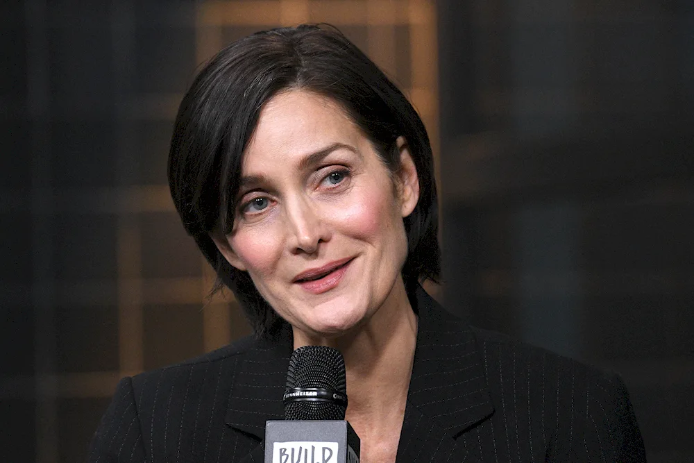 Carrie-Ann Moss 2021