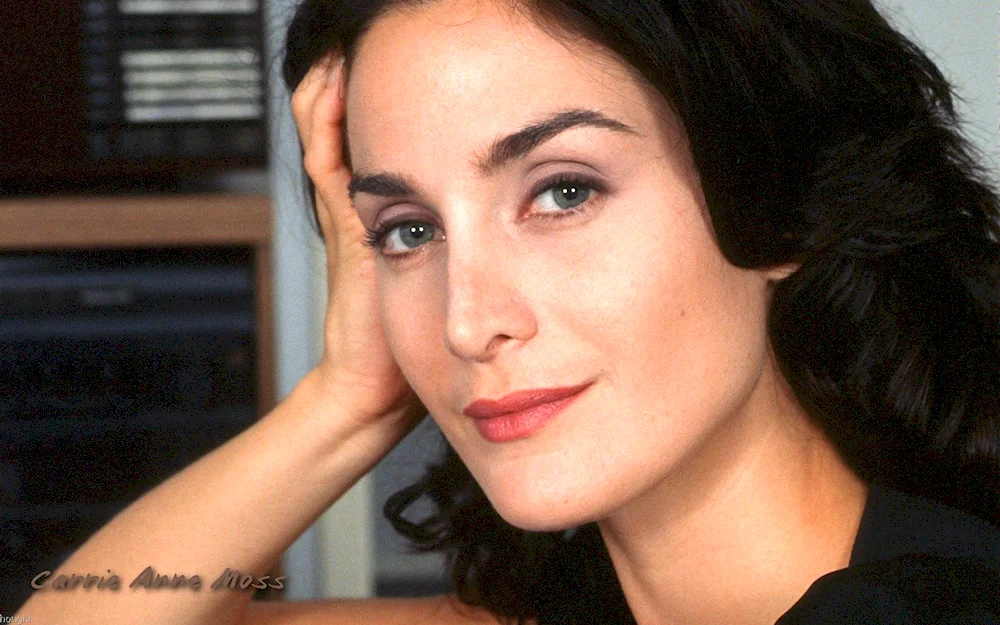 Carrie-Anne Moss