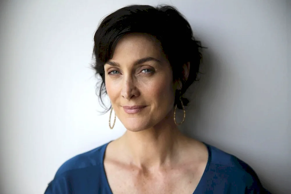 Carrie-Anne Moss