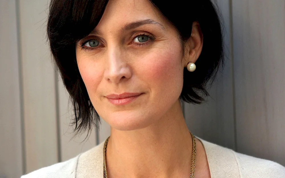 Carrie-Anne Moss