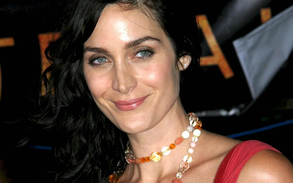 Carrie-Anne Moss