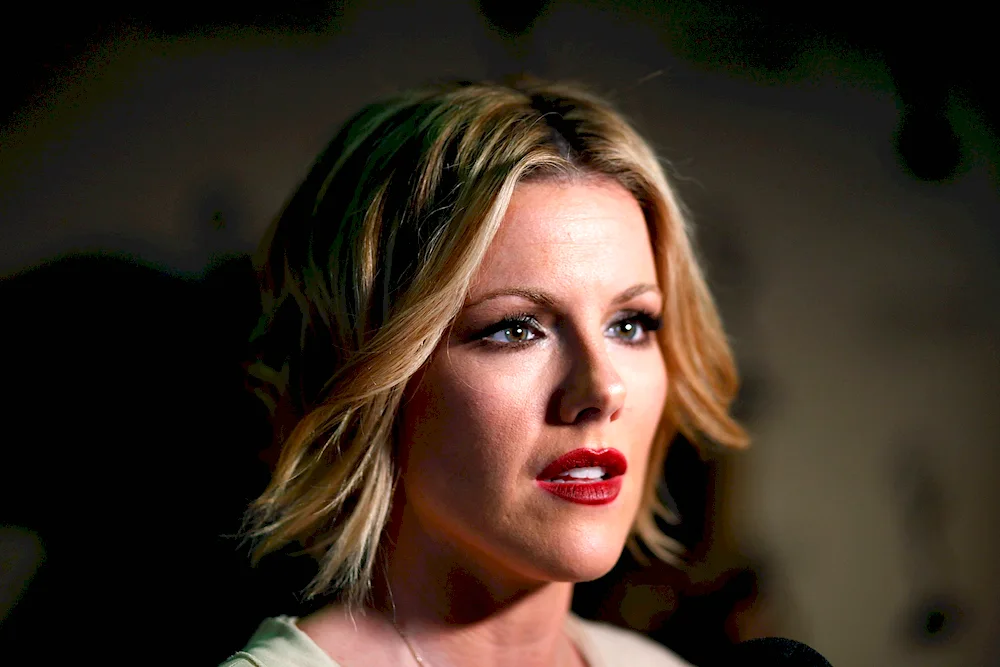 Kathleen Robertson Robertson