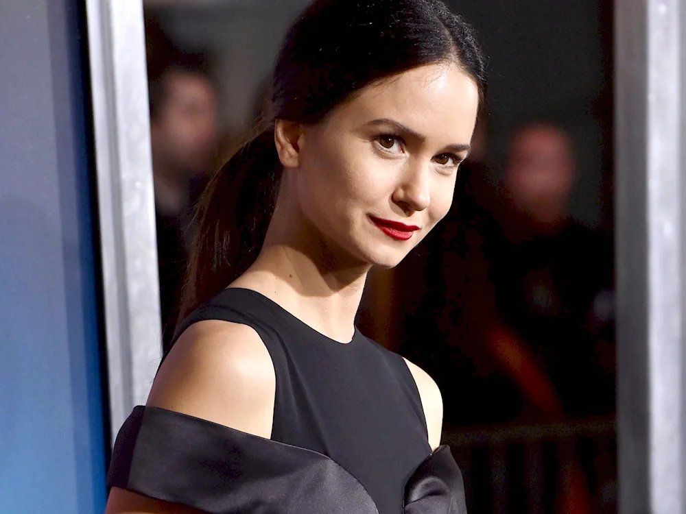 Katherine Waterston