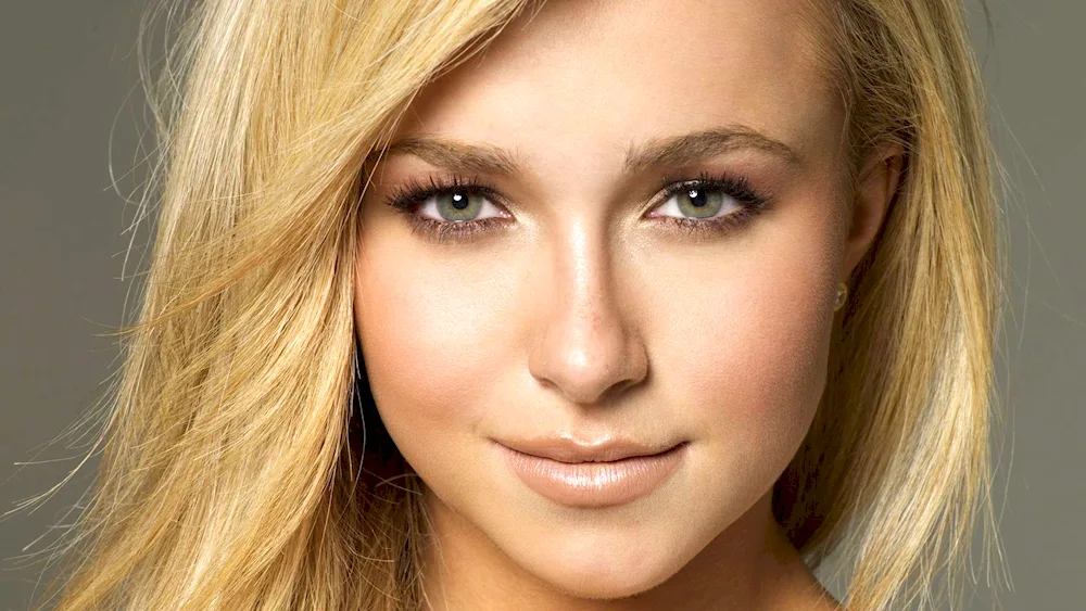 Hayden Panettiere blonde green eyes