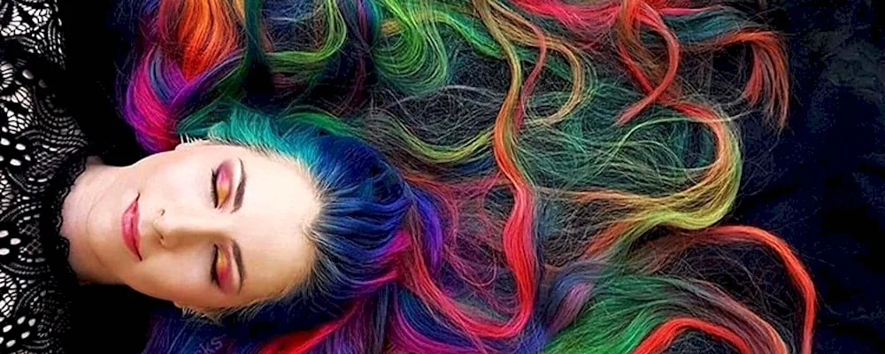 Colour hair colouring