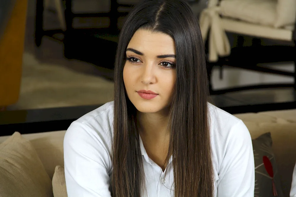 Hande Erçel