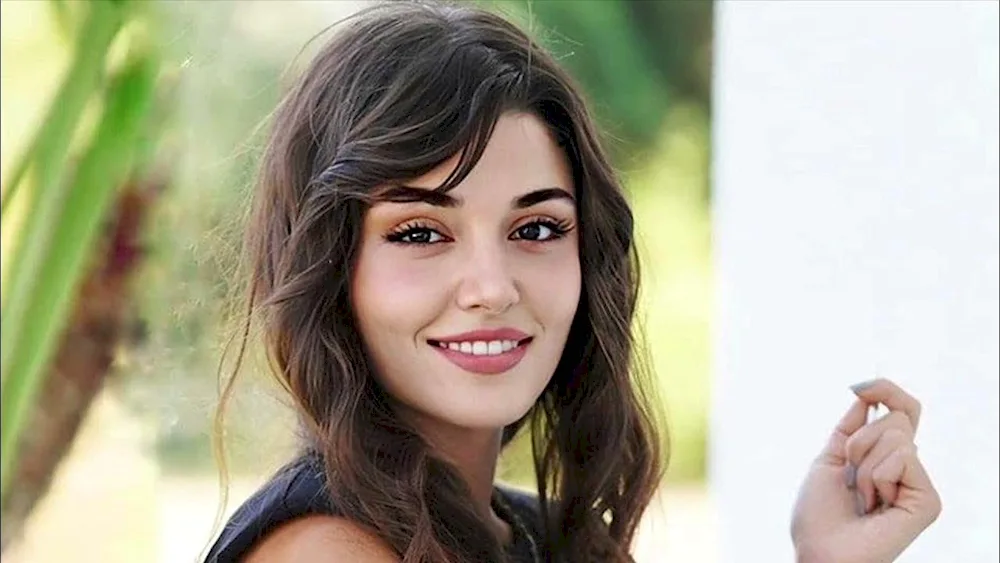 Hande Erçel Eda Yıldız