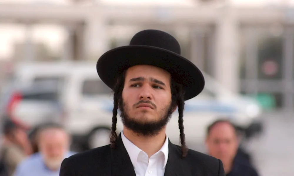 Hasid with paisa