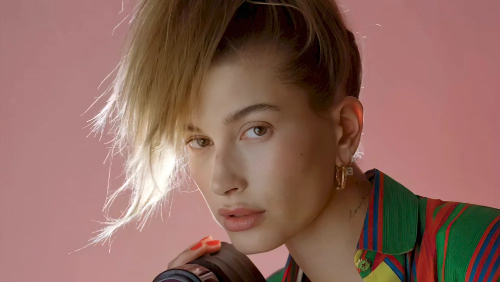 Hailey Bieber makeup 2022