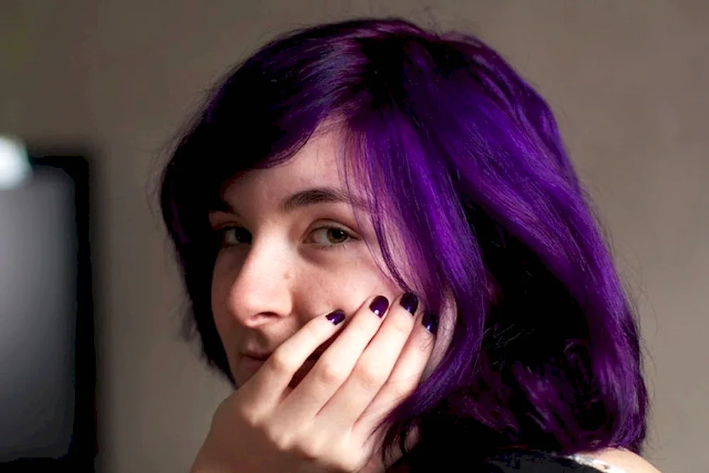 Nicole Ellers with purple hair