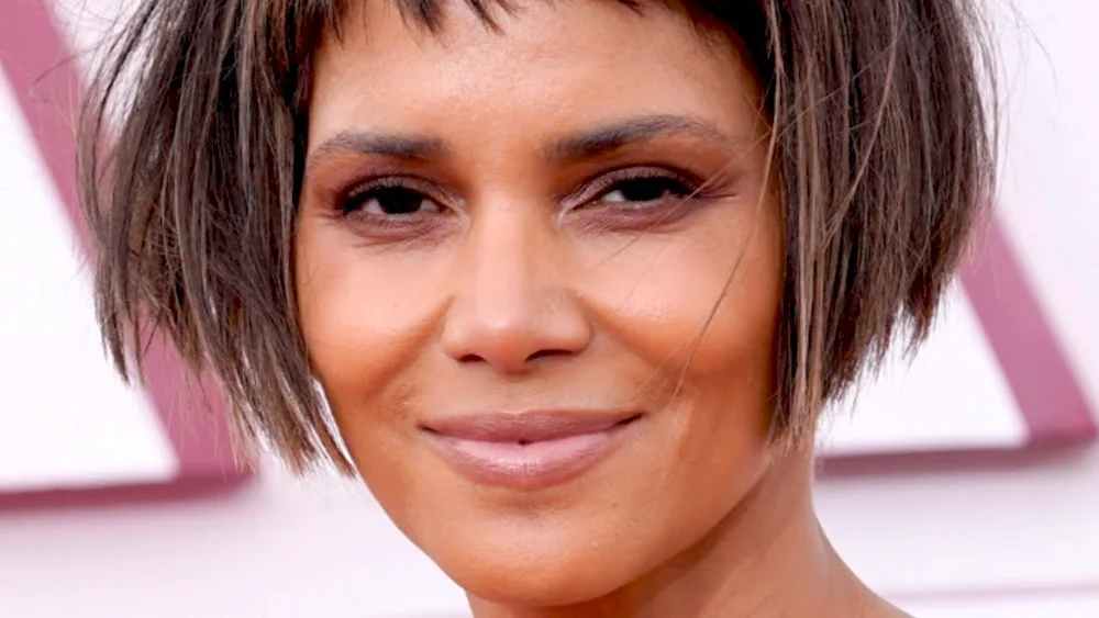 Halle Berry haircut