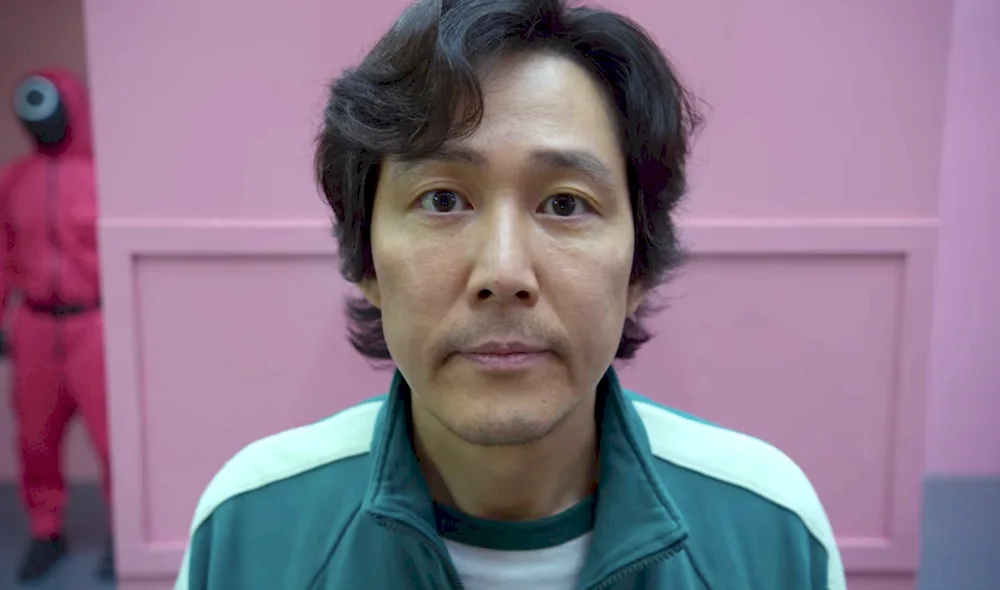 Hwan Dong Hyuk squid game