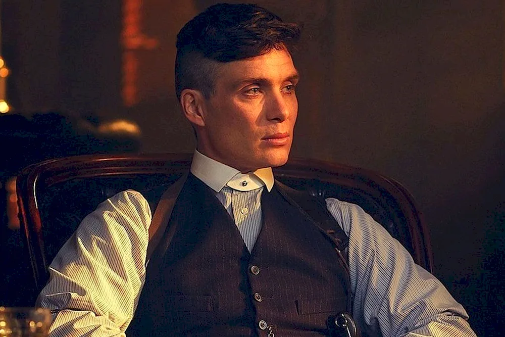 Sharp visors Arthur Shelby hairstyle
