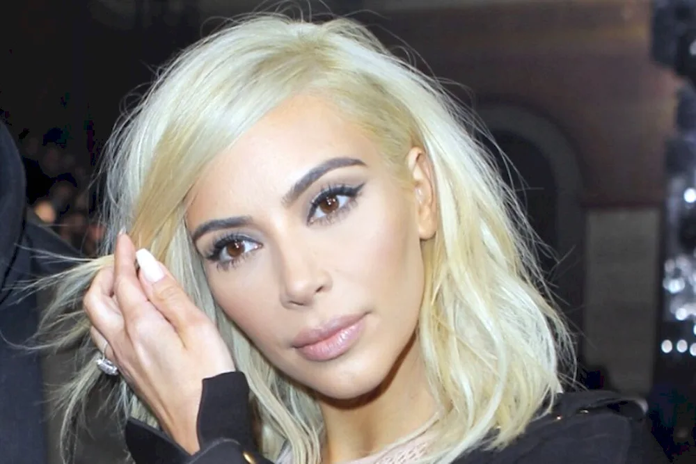 Kim Kardashian platinum blonde