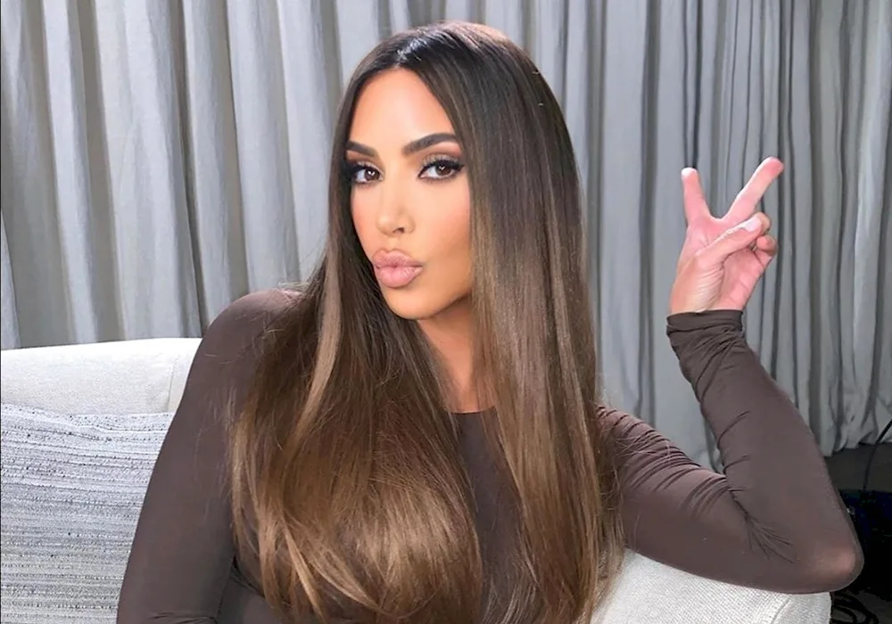 Contouring hair on short hair
