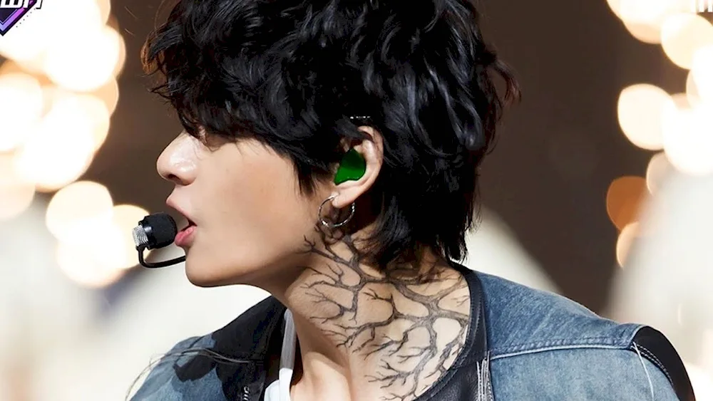 BTS vi with blue hair