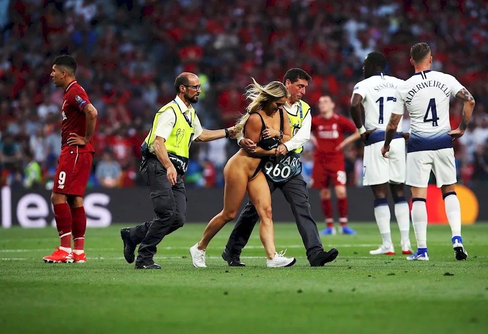 Kinsi Sue runs onto the pitch