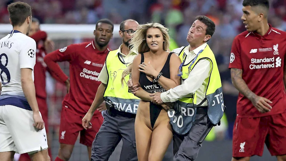 Kinsey Wolanski Wolanski on the pitch