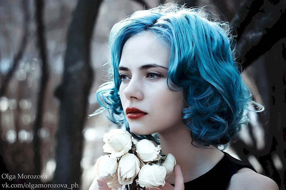 Kira Rausch with blue hair
