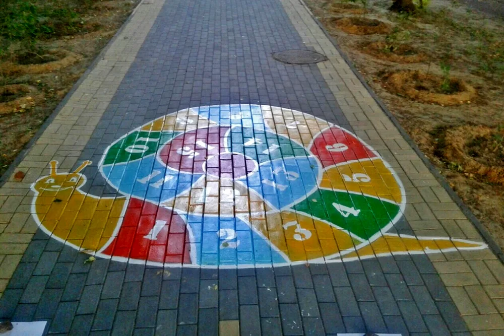 Playing on asphalt labyrinth