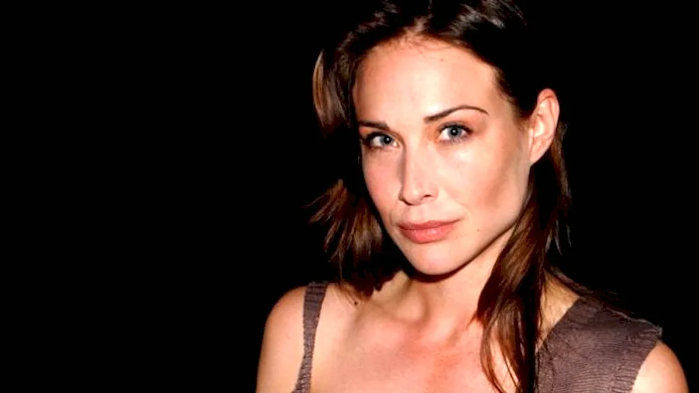 Claire Forlani