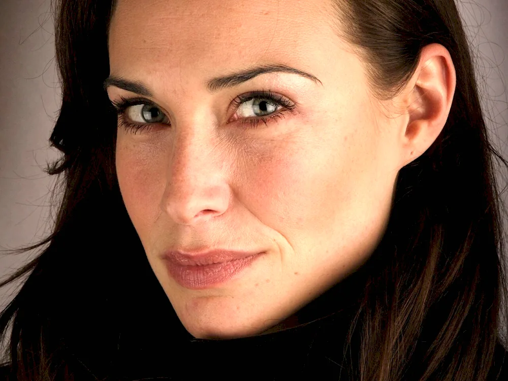 Claire Forlani