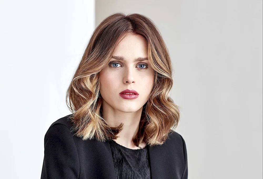 Contouring colouring