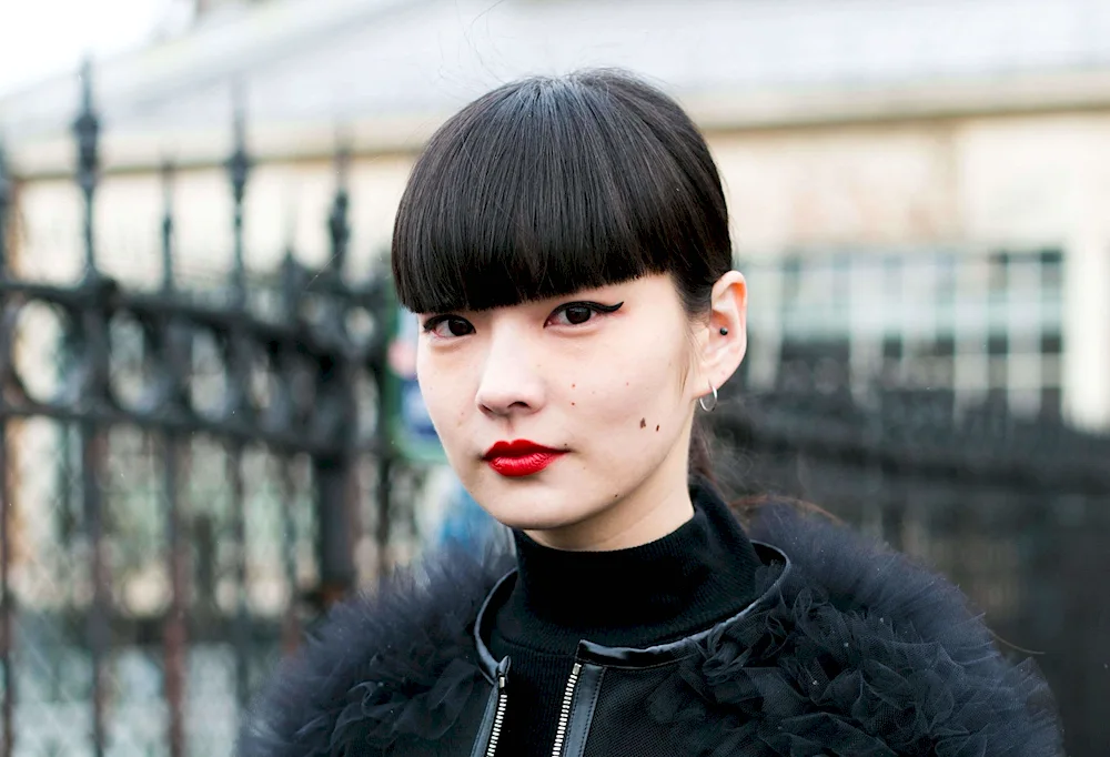 Korean filigree bangs