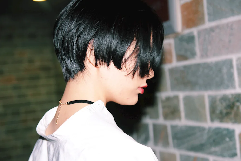 Korean women with short hair