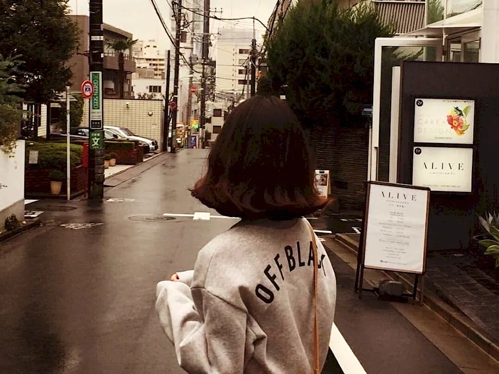 Korean girls with backs