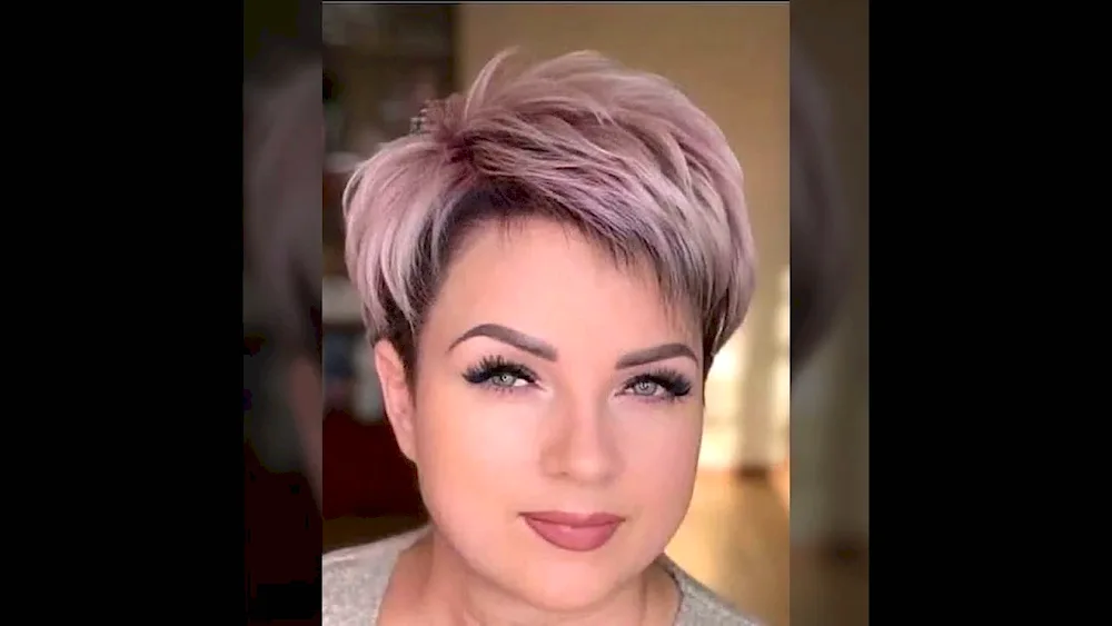 Short haircuts for women 2022