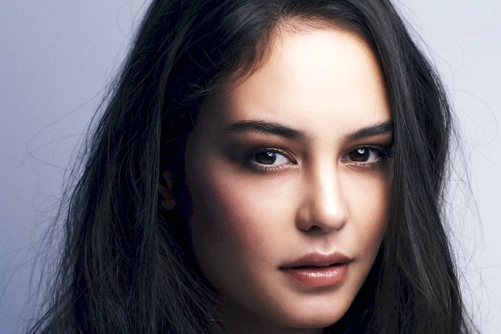 Courtney Eaton