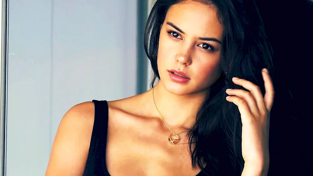 Courtney Eaton