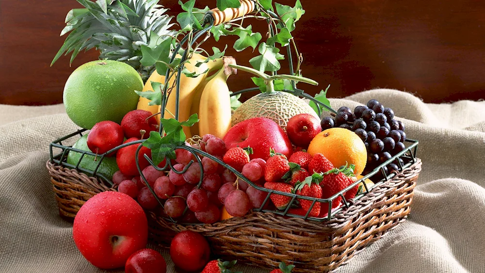 Fruit basket with fruit