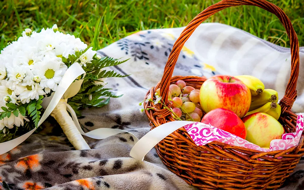 Fruit basket with flowers