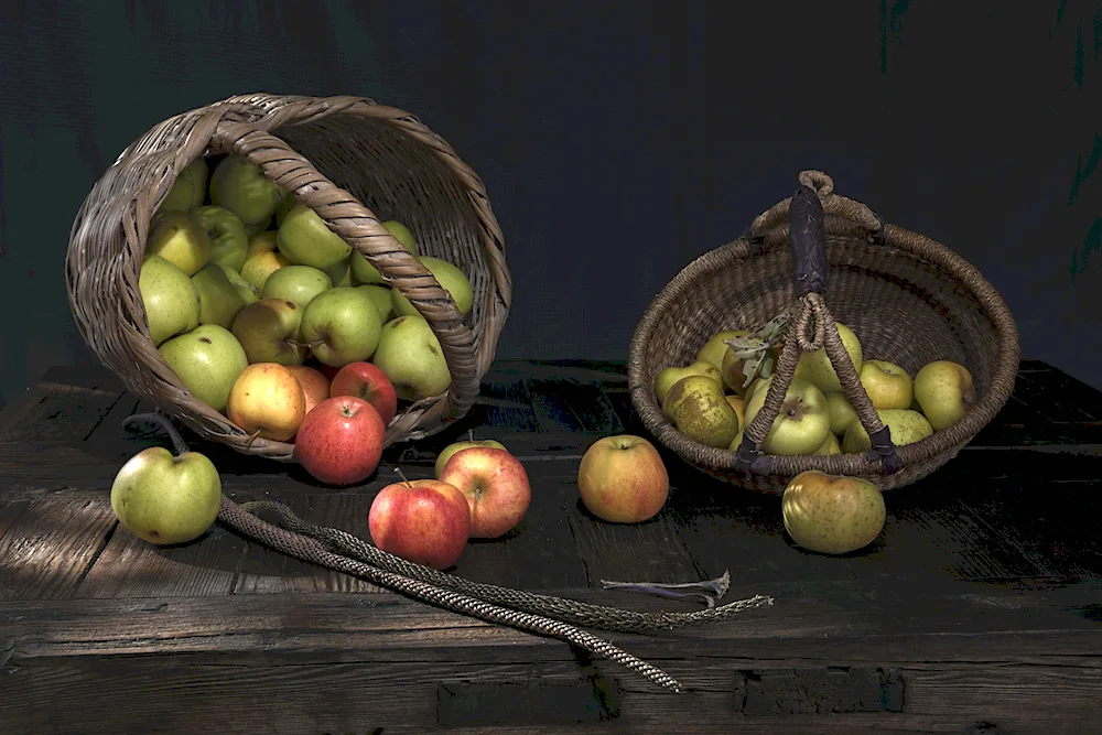 A basket with apples apple