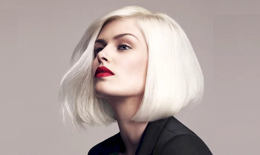 Beautiful hair bleaching on a bob