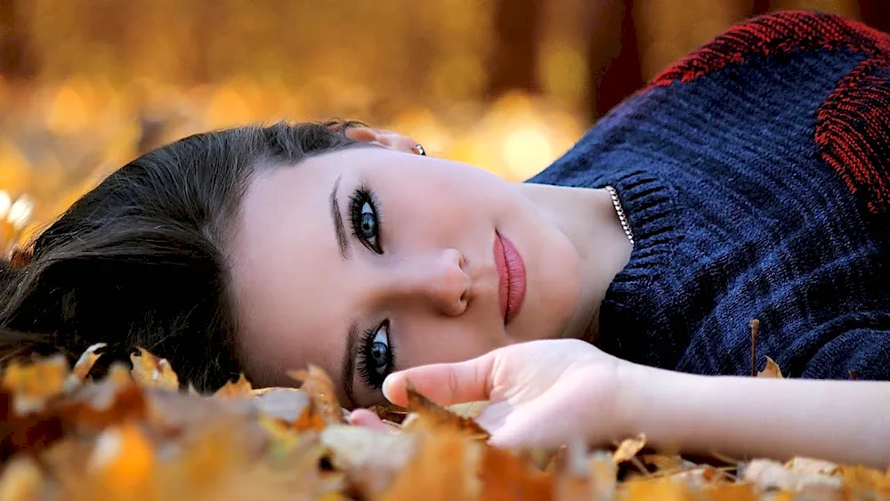 Autumn woman in autumn.