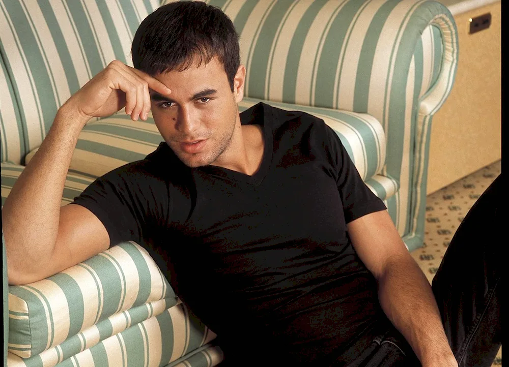 Alis Karapetyan monobrow