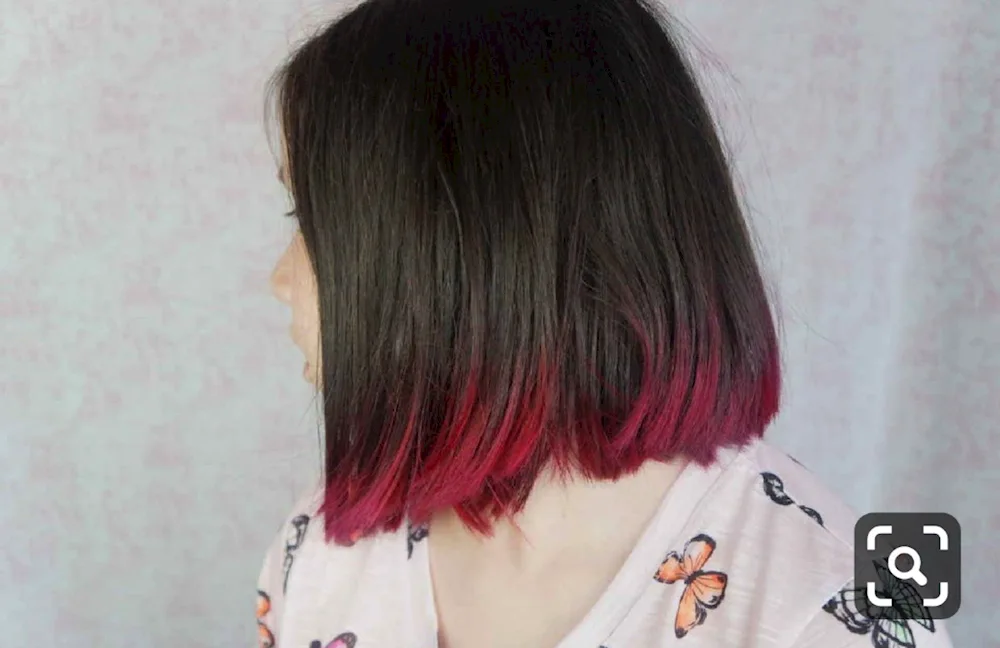 Red ends on short hair