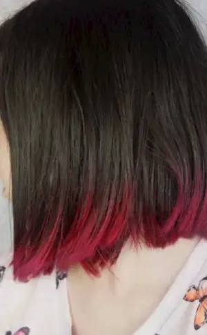 Red ends on short hair