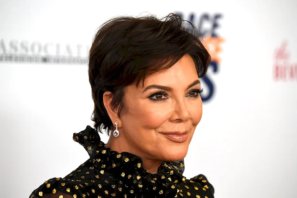 Cris Jenner haircut. Jenner