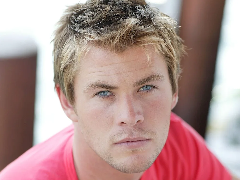 Chris Hemsworth blond