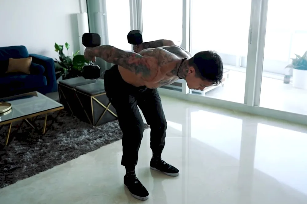 Chris Heria handstand