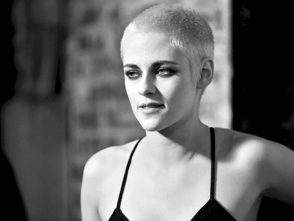 Kristen Stewart bald