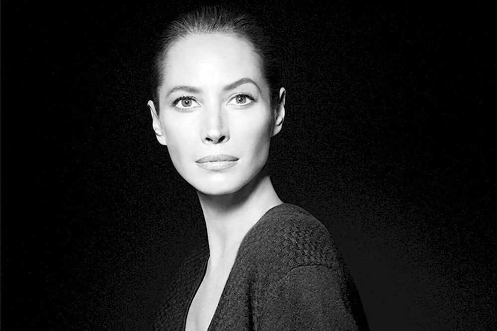 Christy Turlington short haircut