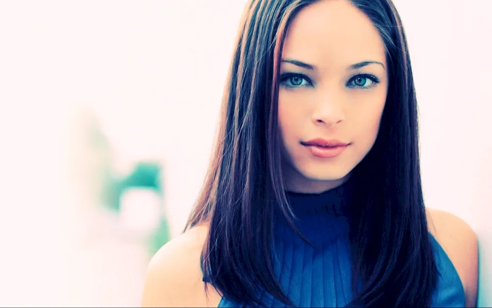 Kristin Kreuk brunet