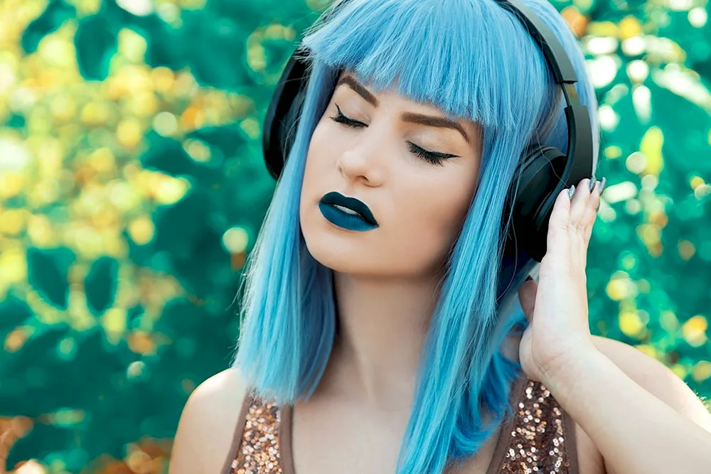 Xenia Rein blue hair