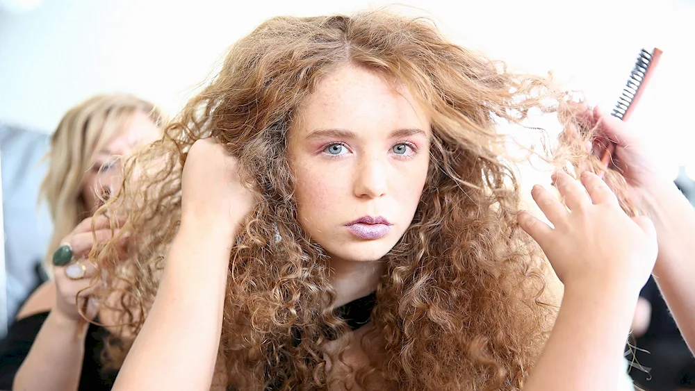 Curly Heir model