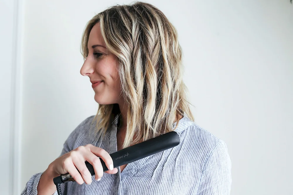 Barre curls with a curling iron